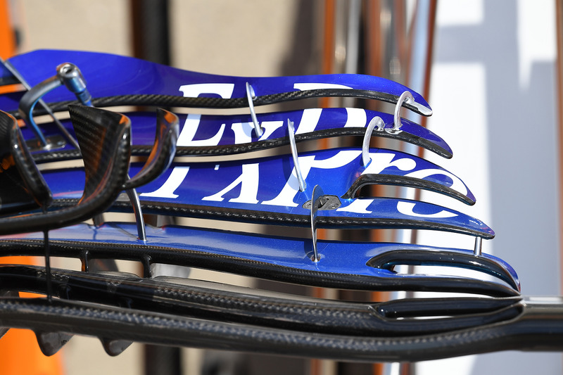 Scuderia Toro Rosso STR13 detalle del ala frontal