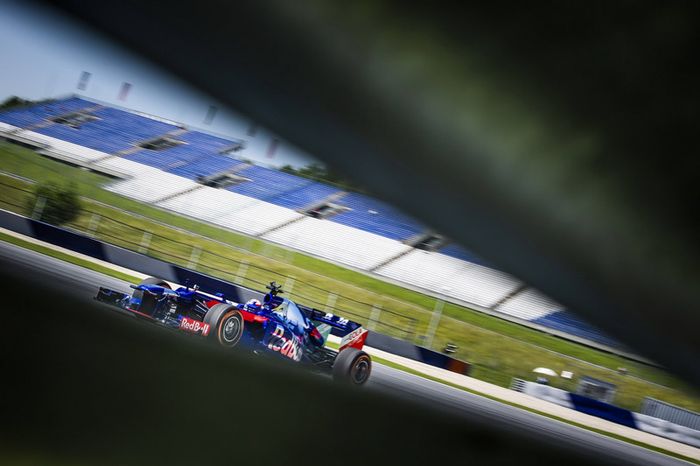 Marc Márquez conduce un Toro Rosso F1