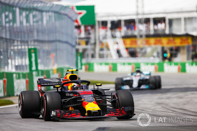 Max Verstappen, Red Bull Racing RB14, leads Lewis Hamilton, Mercedes AMG F1 W09