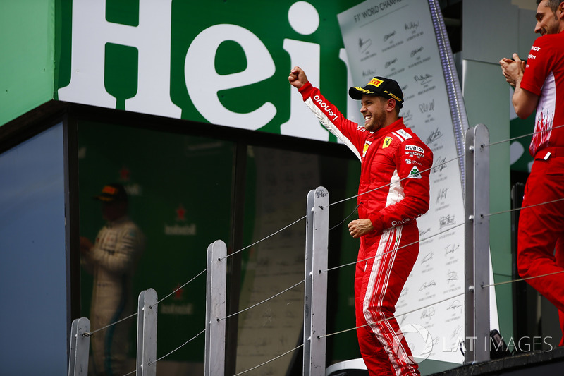 Sebastian Vettel, Ferrari, celebra su victoria en el podio de Canadá