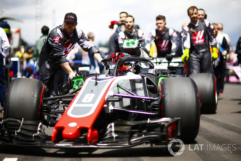 Romain Grosjean, Haas F1 Team, arriva in griglia