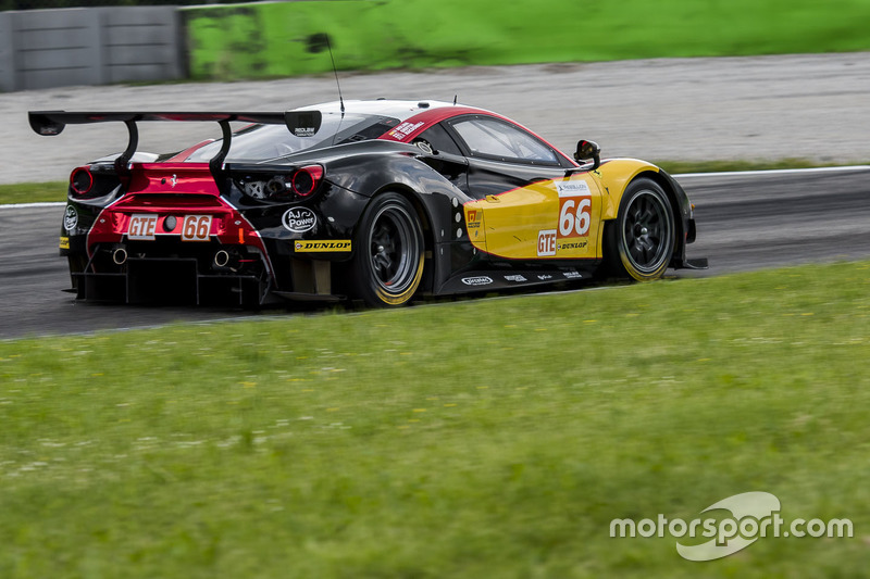 #66 JMW Motorsport Ferrari F488 GTE: Liam Griffin, Alex MacDowall, Miguel Molina
