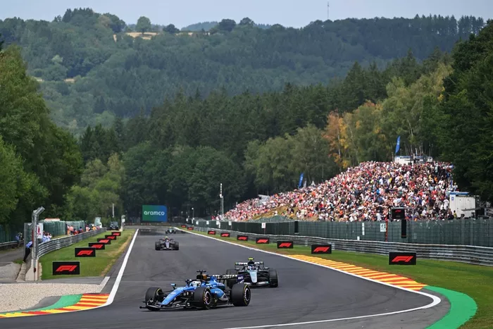 Alexander Albon, Williams; Andrea Kimi Antonelli, Mercedes