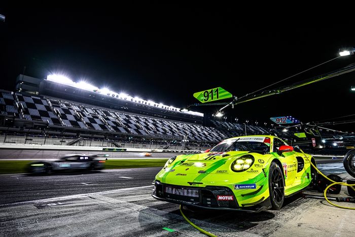 #911 Manthey Porsche 911: Thomas Preining, Klaus Bachler, Ayhancan Guven, Ricardo Feller