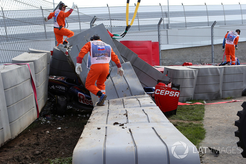 El coche chocado de Carlos Sainz Jr., Scuderia Toro Rosso