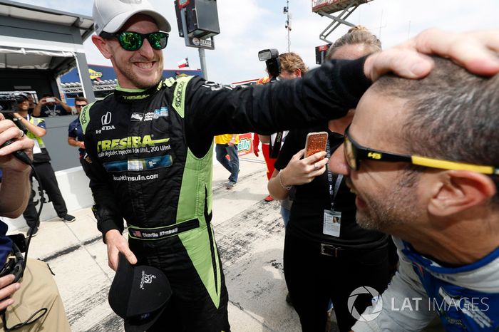 Ganador de la pole  Charlie Kimball, Chip Ganassi Racing Honda, Tony Kanaan, Chip Ganassi Racing Honda