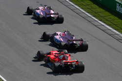 Sergio Perez, Sahara Force India VJM10, Esteban Ocon, Sahara Force India VJM10 and Sebastian Vettel, Ferrari SF70H battle