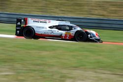 #2 Porsche Team Porsche 919 Hybrid: Timo Bernhard, Earl Bamber, Brendon Hartley