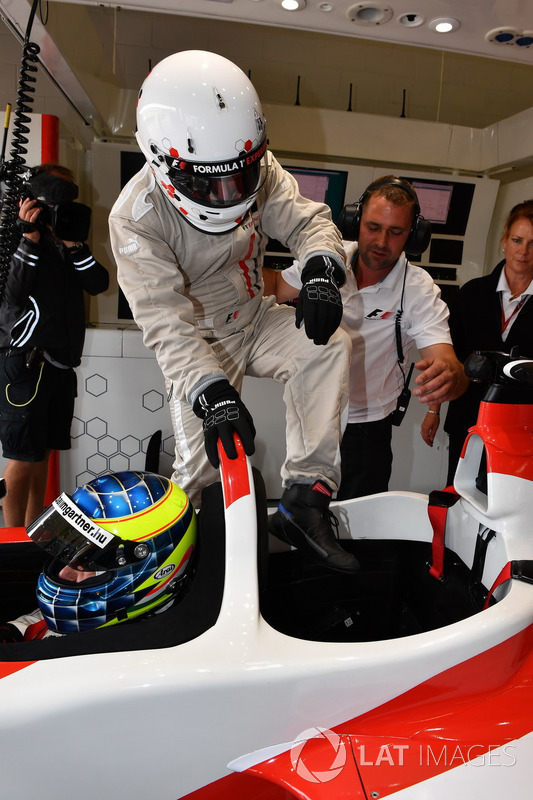 Zsolt Baumgartner, F1 Experiences 2-Seater driver and Kevin Eason, F1 Experiences 2-Seater passenger