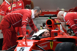 Sebastian Vettel, Ferrari SF70H con il dispositivo shield installato sulla sua monoposto