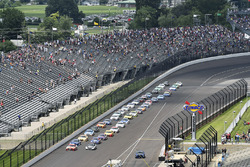 Start: Kyle Busch, Joe Gibbs Racing Toyota Kevin Harvick, Stewart-Haas Racing Ford lead