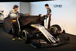Sergio Perez, Sahara Force India F1 et son équipier Esteban Ocon, Sahara Force India F1 Team dévoilent la Sahara Force India F1 VJM10