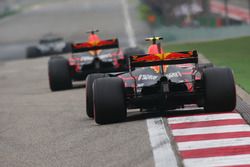 Daniel Ricciardo, Red Bull Racing RB13; Max Verstappen, Red Bull Racing RB13