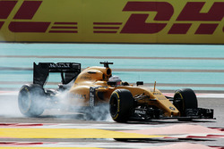 Kevin Magnussen, Renault Sport F1 Team RS16 locks up under braking
