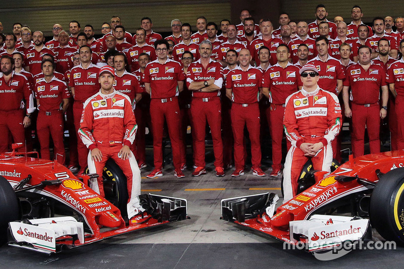 Sebastian Vettel, Ferrari and team mate Kimi Raikkonen, Ferrari at a team photograph