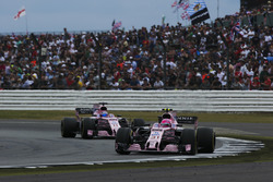 Esteban Ocon, Sahara Force India F1 VJM10, Sergio Perez, Sahara Force India F1 VJM10