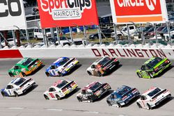 Elliott Sadler, JR Motorsports Chevrolet and Kevin Harvick, Stewart-Haas Racing Ford