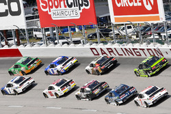 Elliott Sadler, JR Motorsports Chevrolet and Kevin Harvick, Stewart-Haas Racing Ford