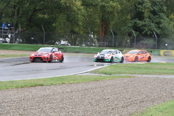 Nicola Baldan, SEAT Leon TCR, davanti ad Eric Scalvini, Honda Civic TCR, e Kevin Giacon, Opel Astra TCR