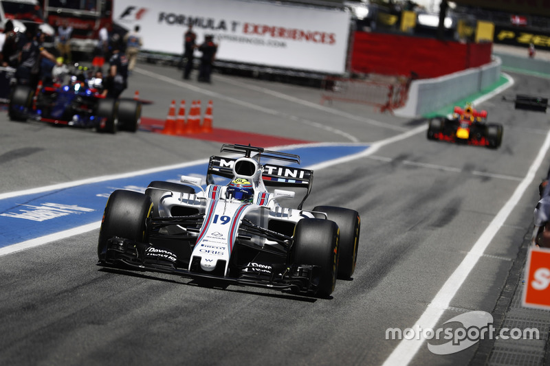 Felipe Massa, Williams FW40, Max Verstappen, Red Bull Racing RB13, into the pits