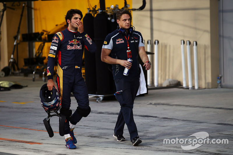 Carlos Sainz terminó el año sin ver la bandera a cuadros