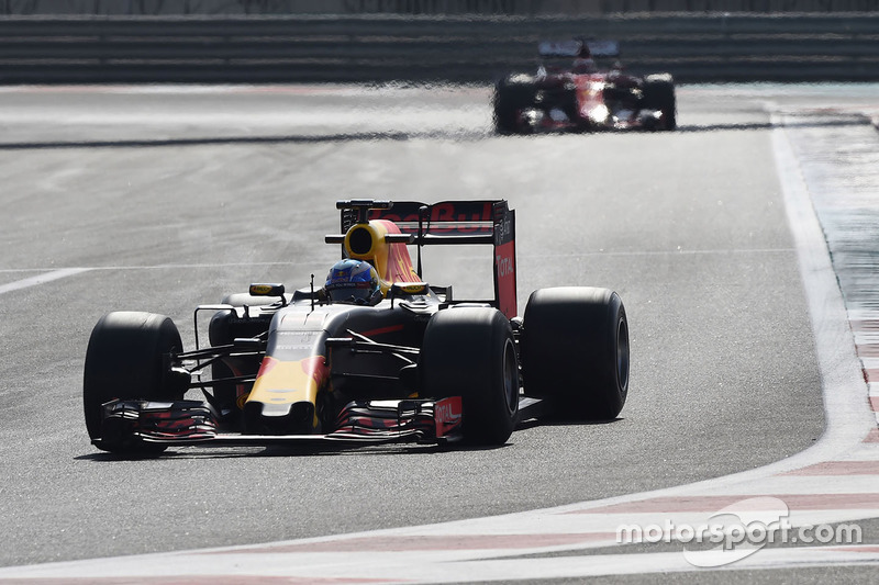 Daniel Ricciardo, Red Bull Racing testing the new 2017 Pirelli tyres