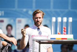 Nick Heidfeld, Mahindra Racing, lors du tirage au sort pour les qualifications