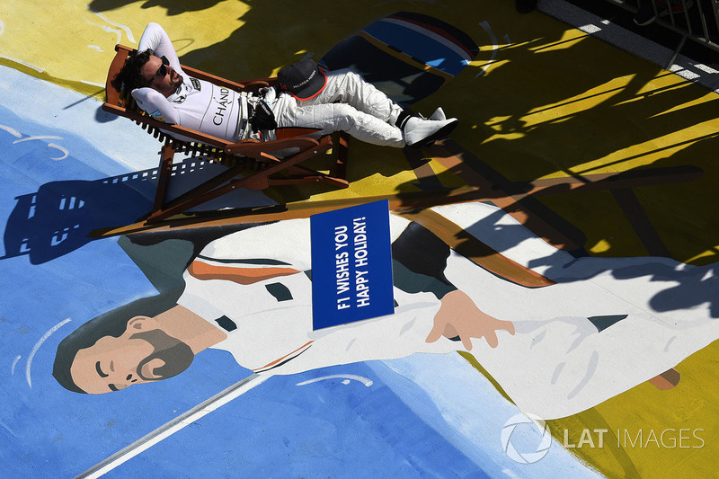 Fernando Alonso, McLaren on a deck chair in parc ferme