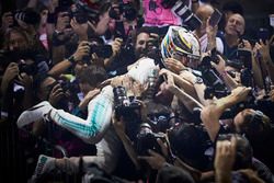 Le vainqueur Lewis Hamilton, Mercedes AMG F1