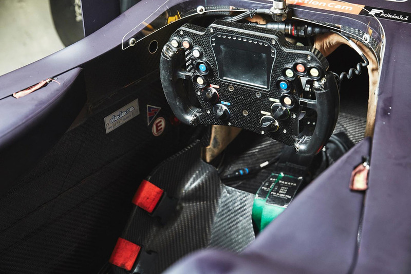 Cockpit del coche de Pierre Gasly, Team Mugen