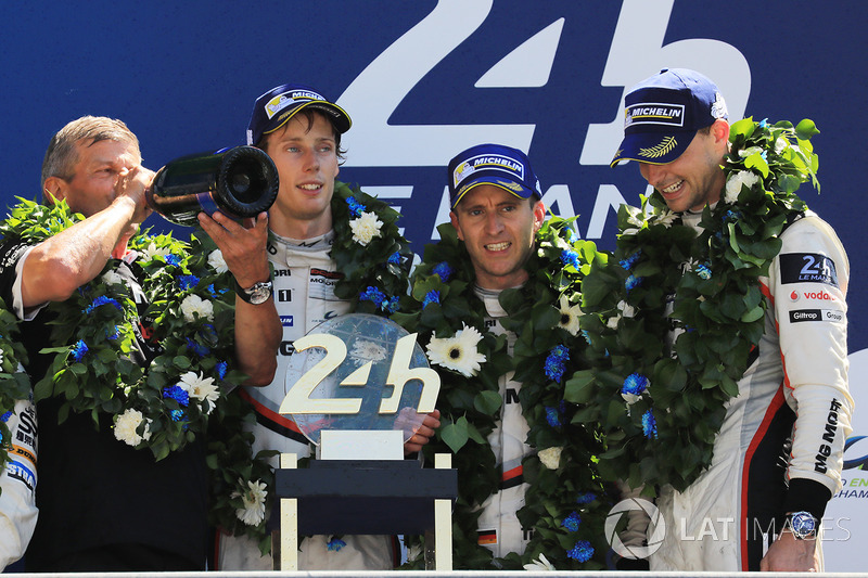 Podio: i vincitori della gara Timo Bernhard, Earl Bamber, Brendon Hartley, Porsche Team, Fritz Enzin