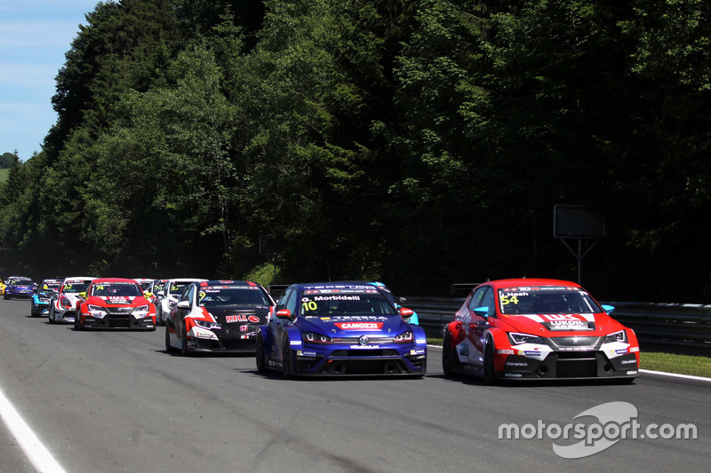 Gianni Morbidelli, West Coast Racing, Volkswagen Golf GTi TCR, James Nash, Lukoil Craft-Bamboo Racin