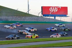 Clint Bowyer, Stewart-Haas Racing Ford, choque