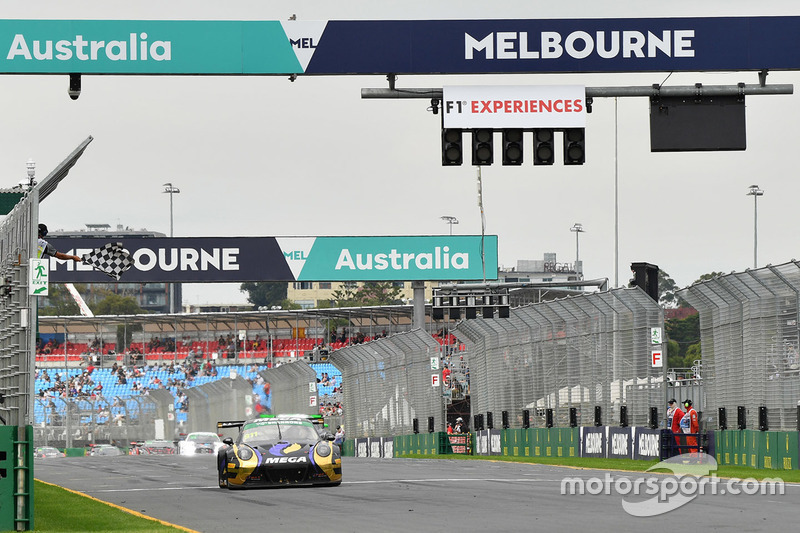 Winner #911 Porsche 911 GT3-R: Liam Talbot