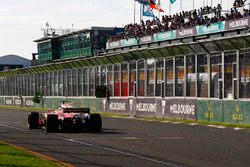 Leader Sebastian Vettel, Ferrari SF70H, con una ventaja de 10.4s