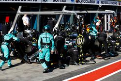 Valtteri Bottas, Mercedes AMG F1 W08, hace una parada en pits