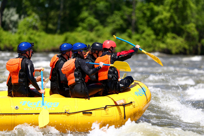 Pilotos de Red Bull hacen rafting en el río: Daniel Ricciardo, Max Verstappen, Daniil Kvyat y Carlos Sainz, Jr.