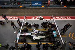 Lewis Hamilton, Mercedes AMG F1 W08, makes a stop during practice