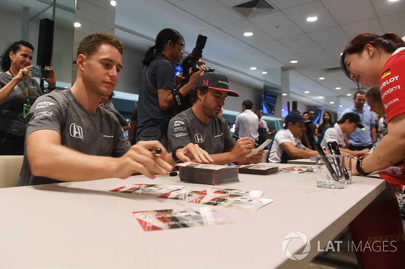 Fernando Alonso, McLaren and Stoffel Vandoorne, McLaren