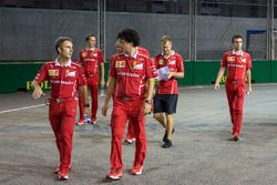 Sebastian Vettel, Ferrari camina por el circuito