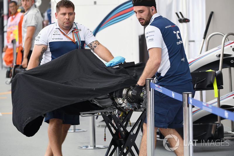 Williams FW40 vites kutusu