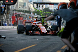 Stoffel Vandoorne, McLaren MCL32 prova un pitstop
