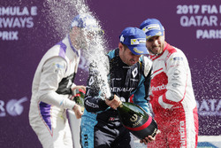 Podio: il vincitore della gara Sébastien Buemi, Renault e.Dams, il secondo classificato Jose Maria L