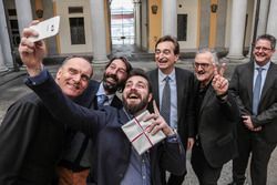 Stefano Comini a Lugano con il sindaco Marco Borradori, i municipali Michele Foletti e Roberto Badaracco e il segretario comunale Robert Bregy.