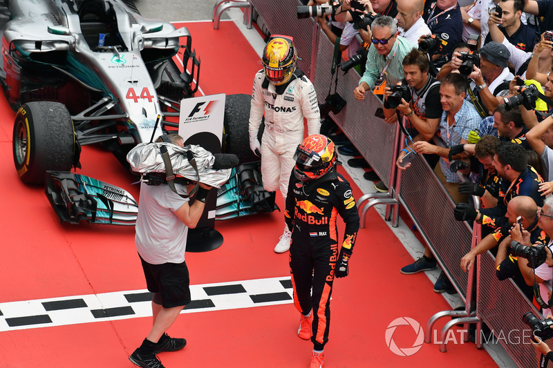 Макс Ферстаппен, Red Bull Racing, и Льюис Хэмилтон, Mercedes AMG F1