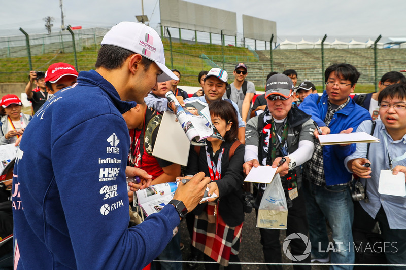 Esteban Ocon, Sahara Force India F1 signs autographs for the fans
