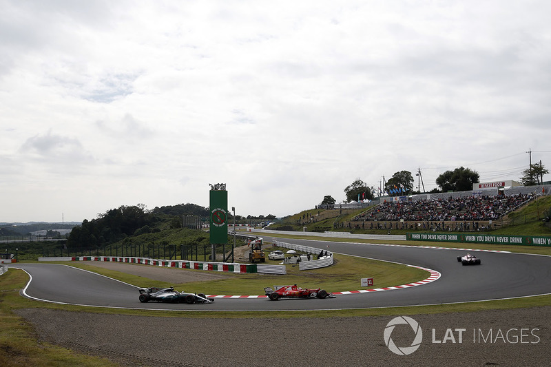 Lewis Hamilton, Mercedes-Benz F1 W08 y Sebastian Vettel, Ferrari SF70H