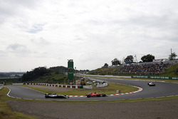 Lewis Hamilton, Mercedes-Benz F1 W08 e Sebastian Vettel, Ferrari SF70H