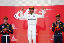 Podium: race winner Lewis Hamilton, Mercedes AMG F1, second place Max Verstappen, Red Bull Racing, t