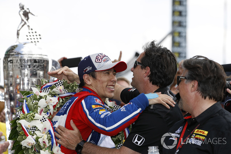 Winner Takuma Sato, Andretti Autosport Honda celebrates with team owner Michael Andretti, Andretti Autosport team owner and Bryan Herta